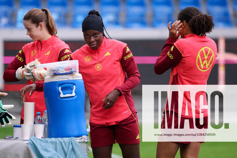 German Women s National Soccer Team: Final Training Session for the Friendly Match Between Germany and Australia Pictured, from left: Goalkeeper Stina Johannes (Germany), Nicole Anyomi (Germany), and Cora Zicai (Germany)