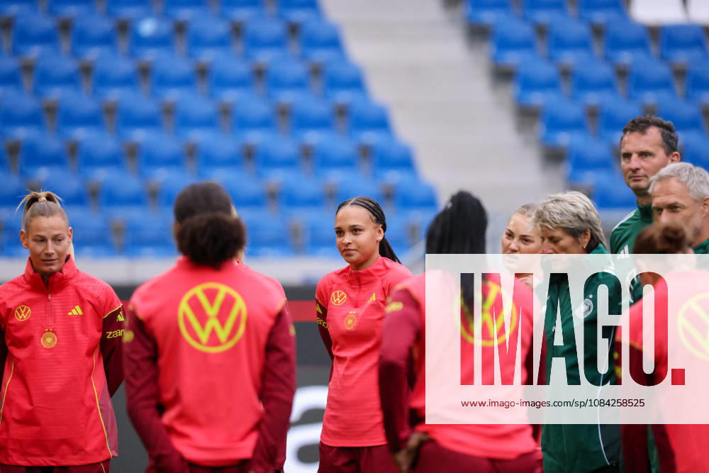 German Women s National Soccer Team: Final Training Session for the Friendly Match Between Germany and Australia Pictured, from left to right: Sarai Linder (Germany), Lisa Baum (Germany), Marie Müller Mueller (Germany)