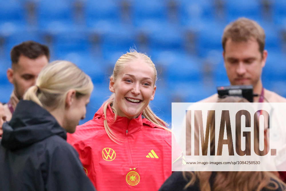 German Women s National Soccer Team: Final practice for the friendly match between Germany and Australia. Pictured: Camilla Küver. Küver is named Player of the Match by the DFB Women s Fan Club.