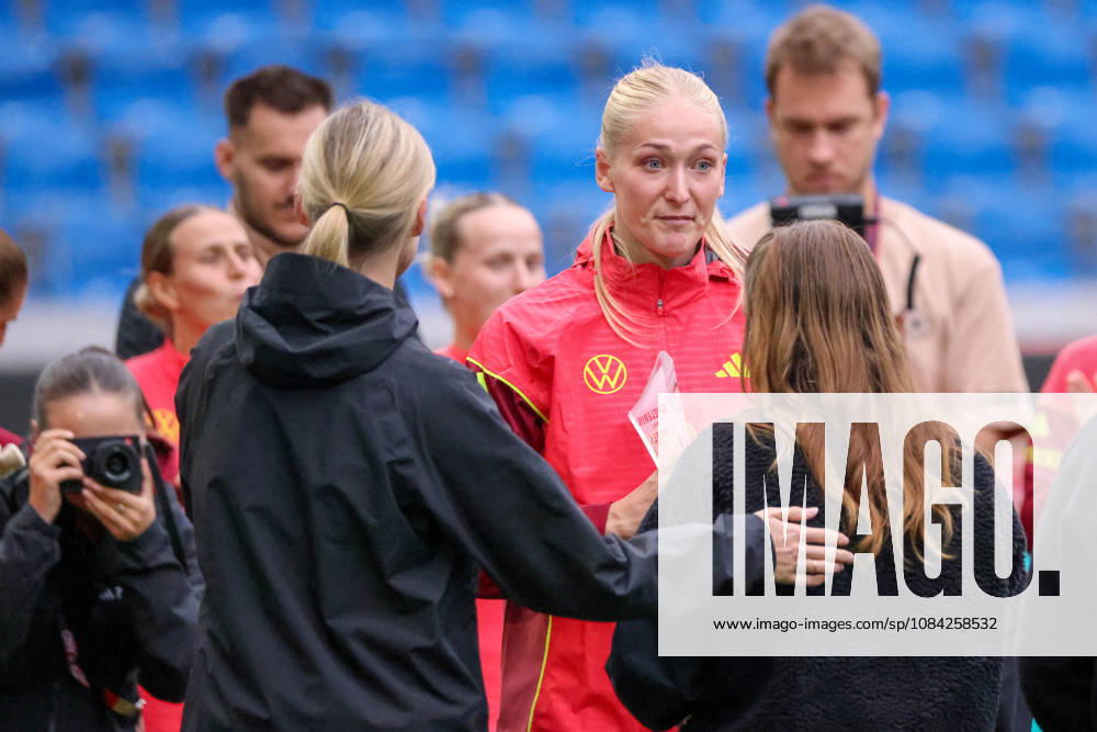 German Women s National Soccer Team: Final practice for the friendly match between Germany and Australia. Pictured: Camilla Küver. Küver is named Player of the Match by the DFB Women s Fan Club.