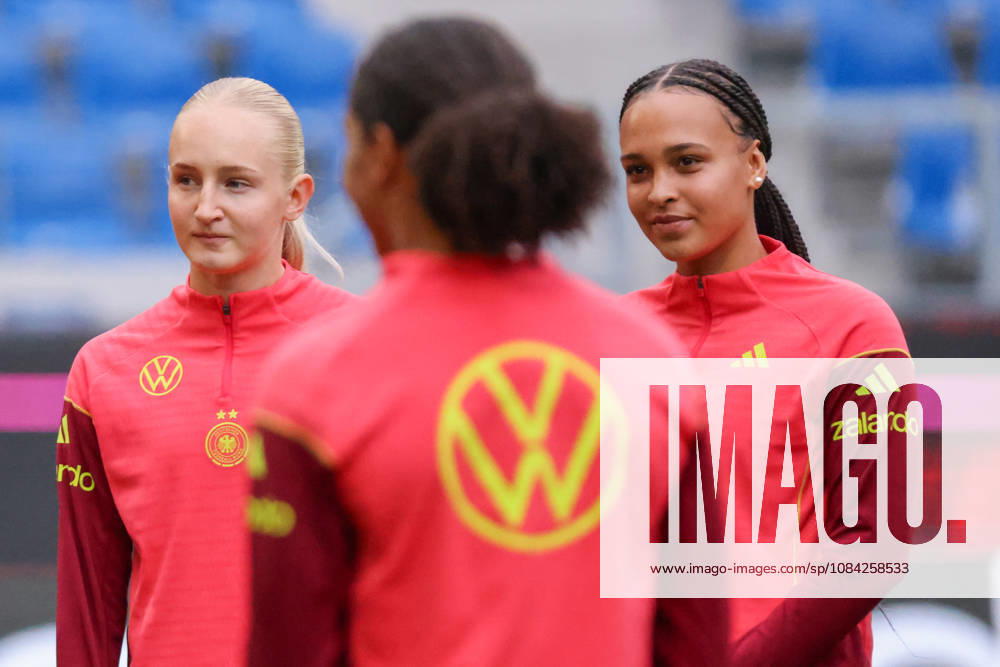 German Women s National Soccer Team: Final Training Session for the Friendly Match Between Germany and Australia. Pictured from left: Luzie Zähringer (Zaehringer) of Germany, who was added to the roster, and Lisa Baum of Germany