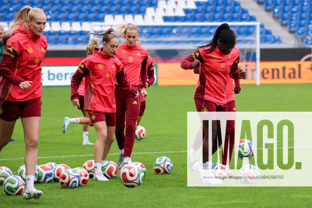 German Women s National Soccer Team: Final Training Session for the Friendly Match Between Germany and Australia Pictured, from left: Camilla Küver (Germany), Sophia Kleinherne (Germany), Laura Freigang (Germany), and Nicole Anyomi (Germany)