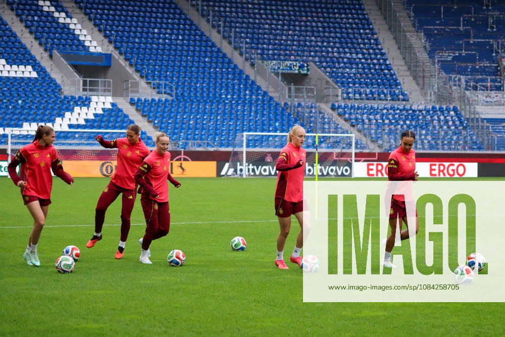 German Women s National Soccer Team: Final Training Session for the Friendly Match Between Germany and Australia. Pictured, from left: Jule Brand (Germany), Klara Bühl (Germany), Franziska Kett (Germany), Luzie Zähringer (Germany), and Lisa Baum (Germany)
