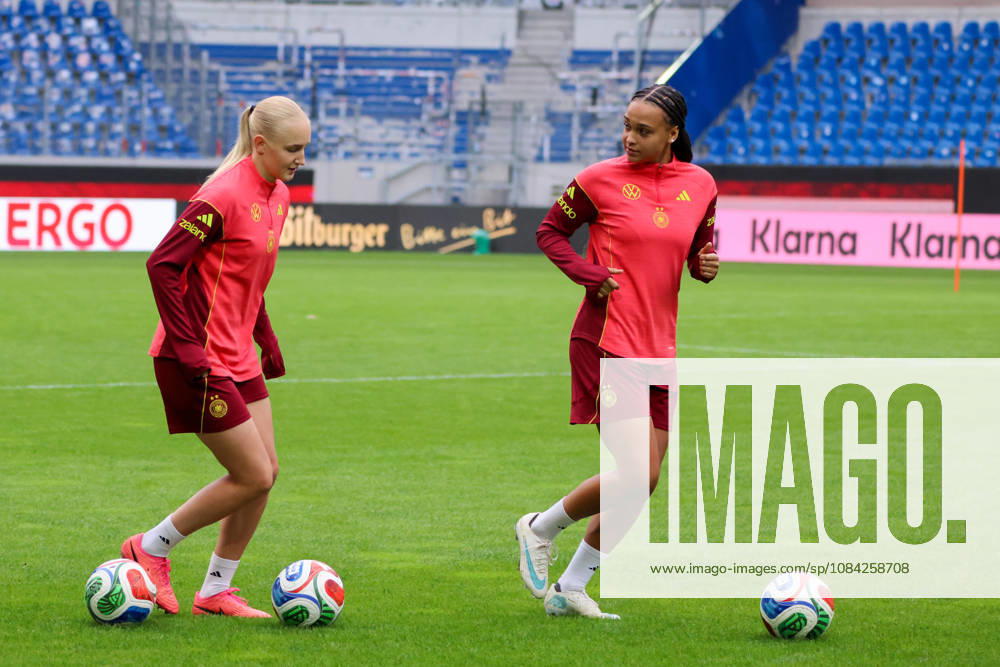 German Women s National Soccer Team: Final Training Session for the Friendly Match Between Germany and Australia Pictured, from left: Luzie Zähringer (Zaehringer) of Germany and Lisa Baum of Germany