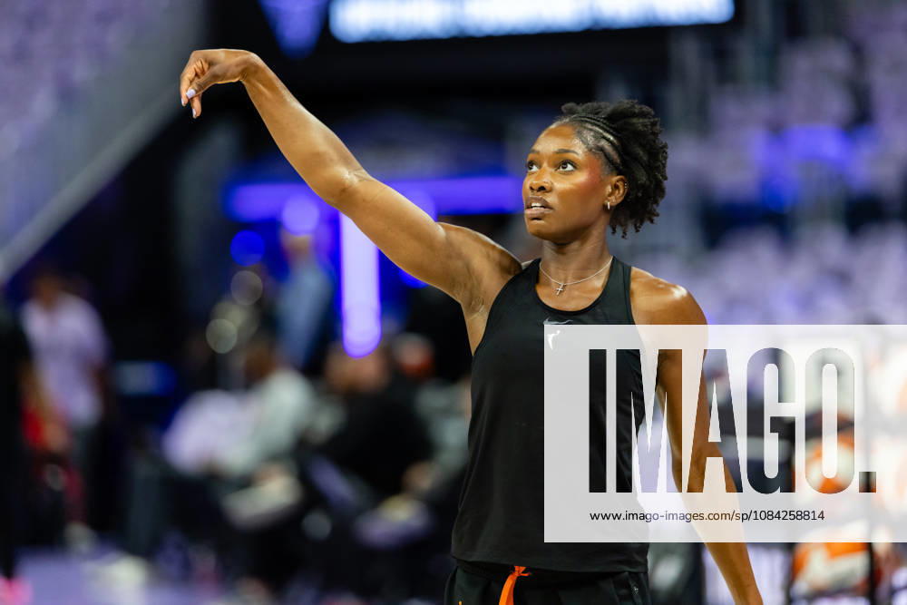 SAN FRANCISCO, CA - OCTOBER 07: Kaila Charles 6 of the Golden State Valkyries warms up before Game Two of the WNBA, Basketball Damen, USA Playoff Semifinals against the Las Vegas Aces on October 7, 2026 at Chase Center in San Francisco, CA. (Photo by Matthew Huang Icon Sportswire) WNBA: OCT 07 Las Vegas Aces at Golden State Valkyries Icon261007061