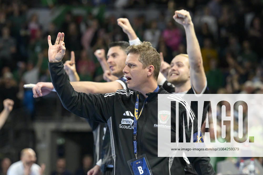 In the photo, from left: Nicolej Krickau, goal, score, celebration, goal celebration, joy, excitement, celebrating, GER, Berlin, handball, Füchse Berlin vs. FC Porto, EHF Champions League, Matchday 3 of Group A, at the Max Schmeling Halle, Am Falkplatz 1, October 8, 2026,