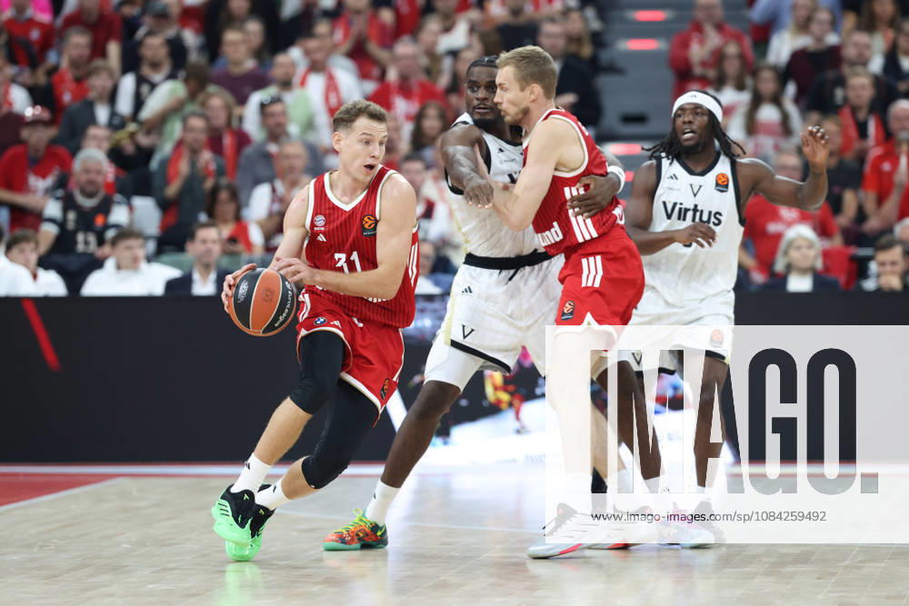 Rokas Jokubaitis, FC Bayern Basketball, 31, with the ball alongside Niels Giffey, FC Bayern Basketball, 05, GER, FC Bayern Basketball vs. Virtus Bologna, Basketball, EuroLeague, Matchday 4, 2026–2027 Season, October 8, 2026, GER, FC Bayern Basketball vs. Virtus Bologna, Basketball, EuroLeague, Matchday 4, 2026–2027 Season, October 8, 2026, Munich