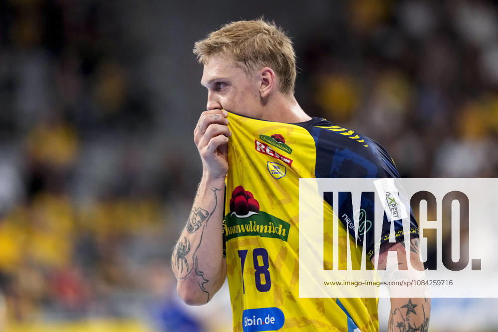 Edwin Aspenbäck RNL, 78, Rhein Neckar Löwen player, looking disappointed, disappointment, frustration, pessimistic, single frame, single photo, action, October 8, 2026, Mannheim, Germany, handball, Bundesliga, Rhein-Neckar Löwen vs. ThSV Eisenach