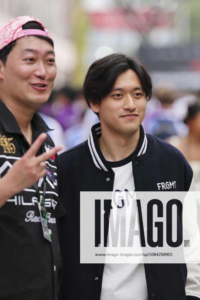 ZHOU GUANYU poses for photos with fans in the paddock ahead of the 2026 Formula 1 Singapore Grand Prix at Marina Bay Street Circuit Singapore Singapore - ZUMAh201 20261008_zsp_h201_001