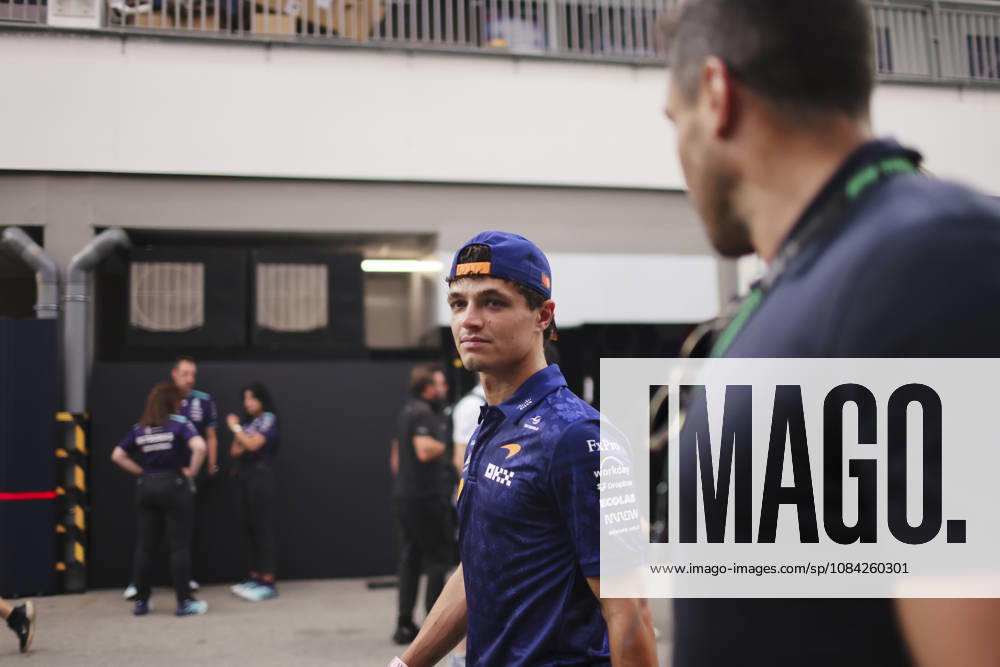 LANDO NORRIS of McLaren Mastercard F1 Team walks back towards the team s hospitality area in the paddock after attending a press conference, PK, Pressekonferenz ahead of the 2026 Formula 1 Singapore Grand Prix at Marina Bay Street Circuit in Singapore. Singapore Singapore - ZUMAh201 20261008_zsp_h201_034