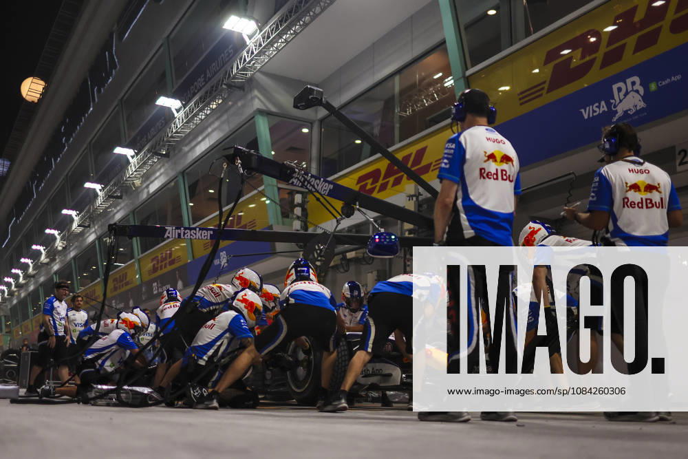 Members of the Visa Cash App Racing Bulls Formula One Team repeatedly practice pit stop procedures in the pit lane at Marina Bay Street Circuit, focusing on precision, speed and teamwork ahead of the 2026 Formula 1 Singapore Grand Prix in Singapore. Singapore Singapore - ZUMAh201 20261008_zsp_h201_039