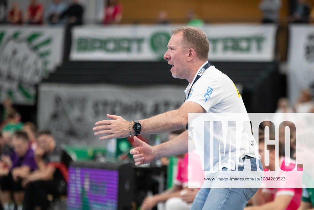 Handball, HBL2: SC DHfK Leipzig vs. TuS N Lübbecke, October 8, 2026; Head Coach Frank Carstens of SC DHfK Leipzig in action; Handball, 2nd Bundesliga, 2026–2027 season, Matchday 7: SC DHfK Leipzig vs. TuS N Lübbecke on October 8, 2026, at the Quarterback Immobilien Arena Leipzig