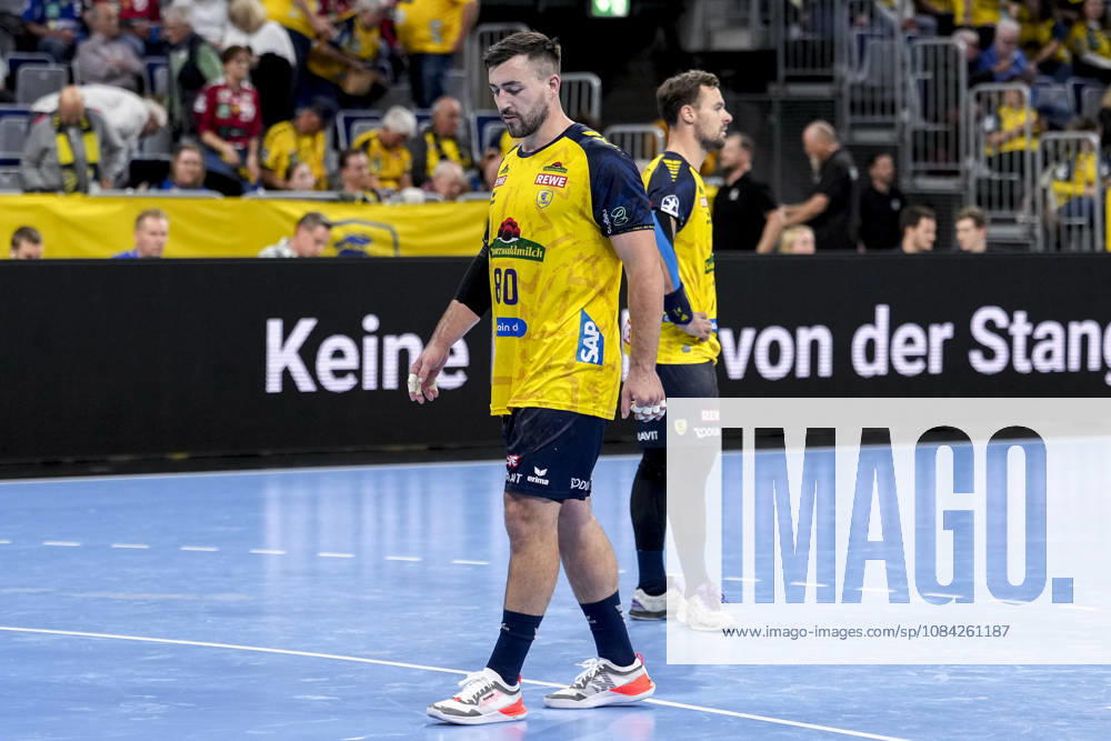 From left: Jannik Kohlbacher (RNL), 80, Dani Baijens (RNL), 77, Rhein-Neckar Löwen players, disappointed by the loss, disappointment after the final whistle, highlight, losers, lost, frustration, disappointed, pessimistic, October 8, 2026, Mannheim, Germany, handball, Bundesliga, Rhein-Neckar Löwen vs. ThSV Eisenach