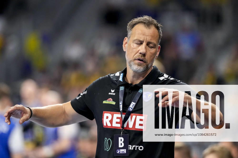 Maik Machulla, Coach, Head Coach, RNL, single image, single photo, action, looking disappointed, disappointment, frustration, pessimistic, October 8, 2026, Mannheim, Germany, handball, Bundesliga, Rhein-Neckar Löwen vs. ThSV Eisenach