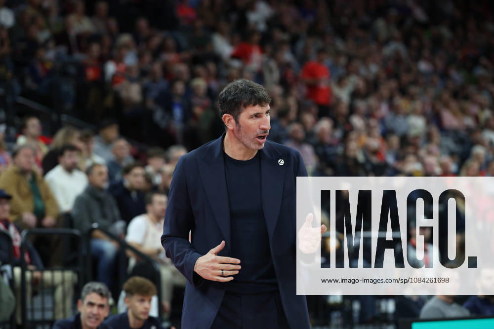 Alex Mumbru, Virtus Bologna, Head Coach, GER, FC Bayern Basketball vs. Virtus Bologna, Basketball, EuroLeague, Round 4, 2026–2027 Season, October 8, 2026, GER, FC Bayern Basketball vs. Virtus Bologna, Basketball, EuroLeague, Round 4, 2026–2027 Season, October 8, 2026, Munich