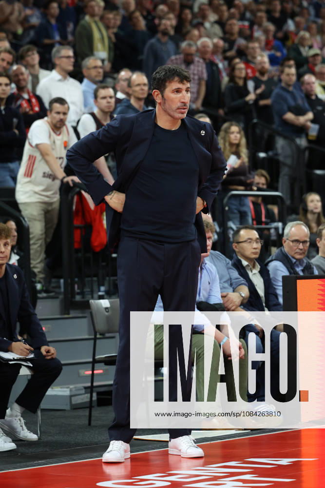 Alex Mumbru, Virtus Bologna, Head Coach, GER, FC Bayern Basketball vs. Virtus Bologna, Basketball, EuroLeague, Matchday 4, 2026–2027 Season, October 8, 2026, GER, FC Bayern Basketball vs. Virtus Bologna, Basketball, EuroLeague, Round 4, 2026–2027 Season, October 8, 2026, Munich