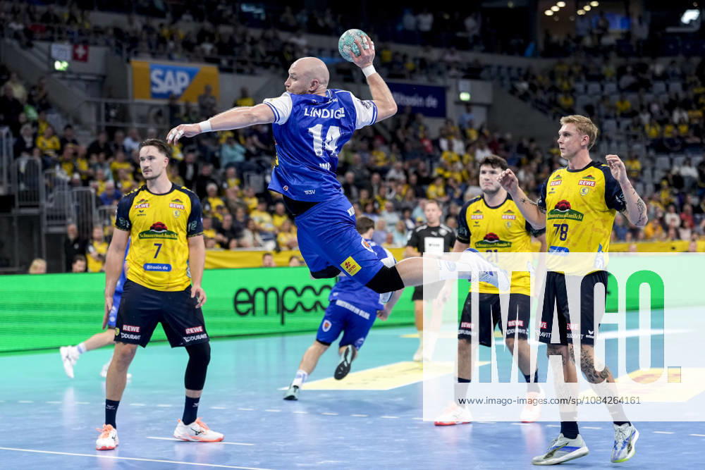 From left: Robert Timmermeister (RNL), 7; Peter Walz (ThSV), 14, with the ball; Aron Seesing (RNL), 21; Edwin Aspenbäck (RNL), 78, on a jump shot, shot, goal attempt, action, game play, October 8, 2026, Mannheim, Germany, handball, Bundesliga, Rhein-Neckar Löwen vs. ThSV Eisenach