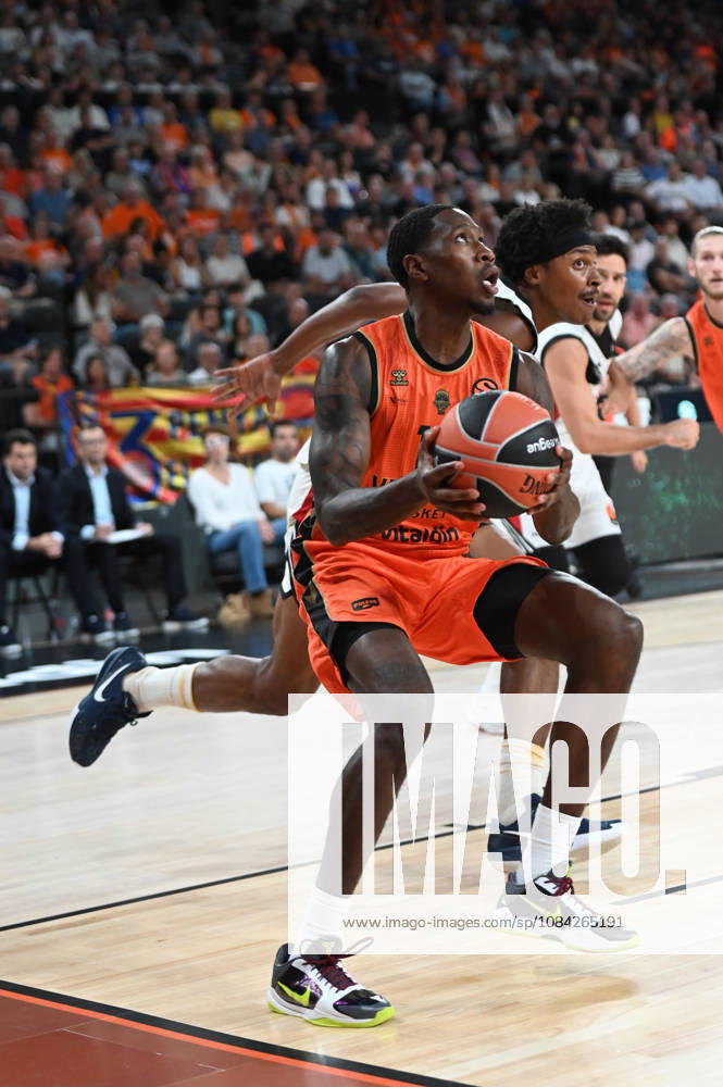 ESP Euroleague: Valencia Basket vs. Hapoel IBI Tel Aviv. Omari Moore of Valencia Basket during the Euroleague game between Valencia Basket and Hapoel IBI Tel Aviv, played at Roig Arena Stadium on October 8, 2026, in Valencia, Spain. Valencia, Spain. Basketball.