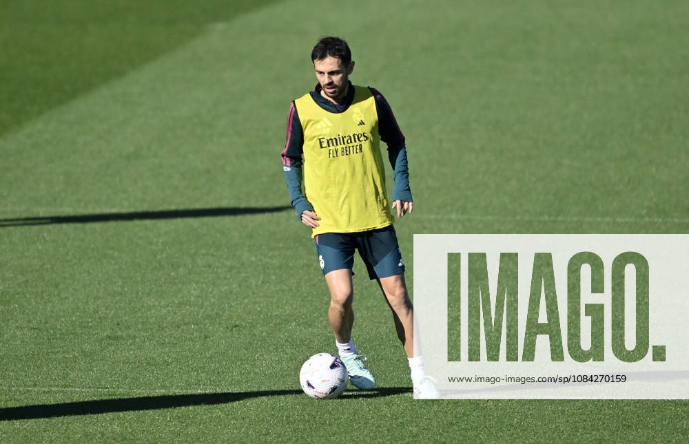 Training session of Real Madrid MADRID, SPAIN - OCTOBER 9: Portuguese midfielder Bernardo Silva of Real Madrid attends a training session at the club s Valdebebas training complex prior to their upcoming La Liga Matchday 8 fixture against Villarreal in Madrid, Spain on October 9, 2026. Burak Akbulut Anadolu Madrid Spain. Editorial use only. Please get in touch for any other usage.