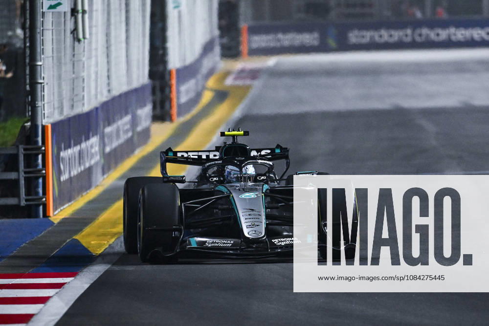 F1 - SINGAPORE GRAND PRIX 2026 12 KIMI ANTONELLI Andrea (ita), Mercedes AMG F1 Team W17, action during the 2026 Formula 1 Singapore Grand Prix, 17th round of the 2026 Formula One World Championship, WM, Weltmeisterschaft from October 9 to 11, 2026 on the Marina Bay Street Circuit, in Singapore, Singapore - SingaporeSingapore