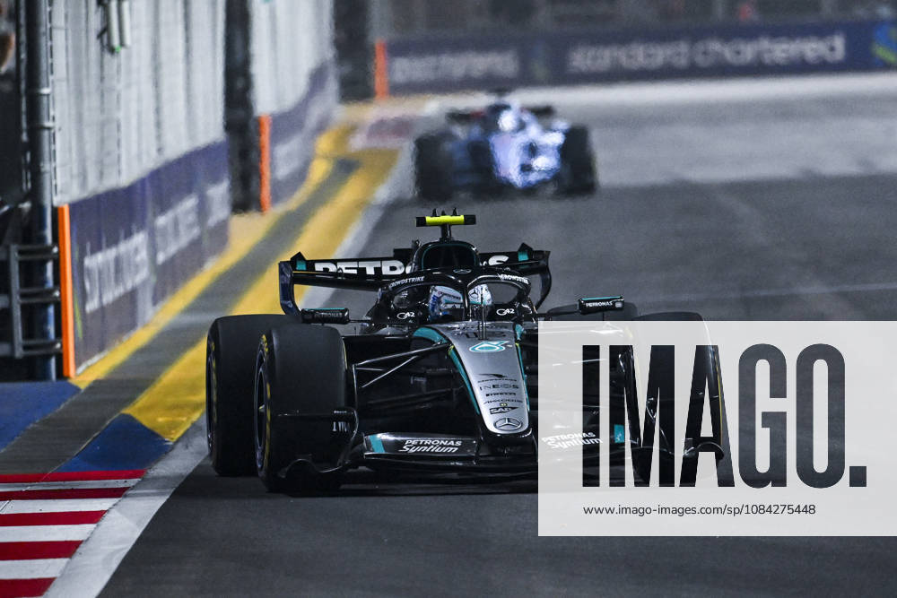 F1 - SINGAPORE GRAND PRIX 2026 12 KIMI ANTONELLI Andrea (ita), Mercedes AMG F1 Team W17, action during the 2026 Formula 1 Singapore Grand Prix, 17th round of the 2026 Formula One World Championship, WM, Weltmeisterschaft from October 9 to 11, 2026 on the Marina Bay Street Circuit, in Singapore, Singapore - SingaporeSingapore