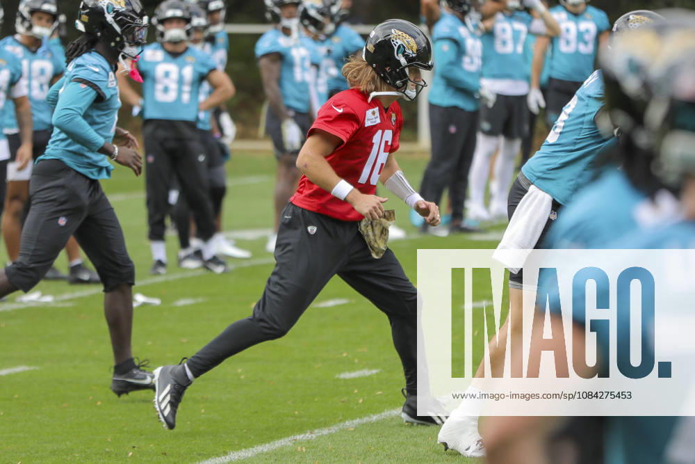 Trevor Lawrence of the Jacksonville Jaguars training with the team during the Jacksonville Jaguars team practise and media as part of the London NFL, American Football Herren, USA Series 2026, at the Grove, Chandler’s Cross, Hertfordshire, England, on 09 October 2026. Jody Demay - Davies SPP