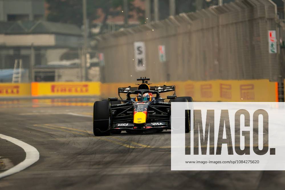 Max Verstappen (NLD) (Oracle Red Bull Racing) during free practice 1 of the Formula 1 Singapore Grand Prix 2026 at the Marina Bay Street Circuit. Singapore Singapore - ZUMAs197 20261009_aaa_s197_071