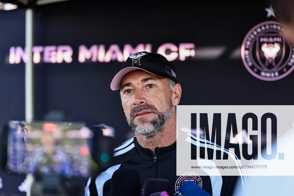 FORT LAUDERDALE, FL - OCTOBER 09: Inter Miami CF Head Coach Cristian Kily Gonzalez is seen talking to the media ahead of an Inter Miami Training Session at Florida Blue Training Center on October 09, 2026 in Fort Lauderdale, Florida.(Photo by Chris Arjoon Icon Sportswire). SOCCER: OCT 09 Inter Miami CF Training Icon2610090000002