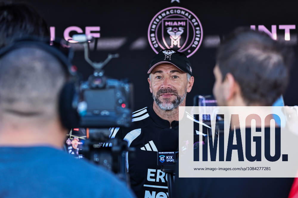 FORT LAUDERDALE, FL - OCTOBER 09: Inter Miami CF Head Coach Cristian Kily Gonzalez is seen talking to the media ahead of an Inter Miami Training Session at Florida Blue Training Center on October 09, 2026 in Fort Lauderdale, Florida.(Photo by Chris Arjoon Icon Sportswire). SOCCER: OCT 09 Inter Miami CF Training Icon2610090000006