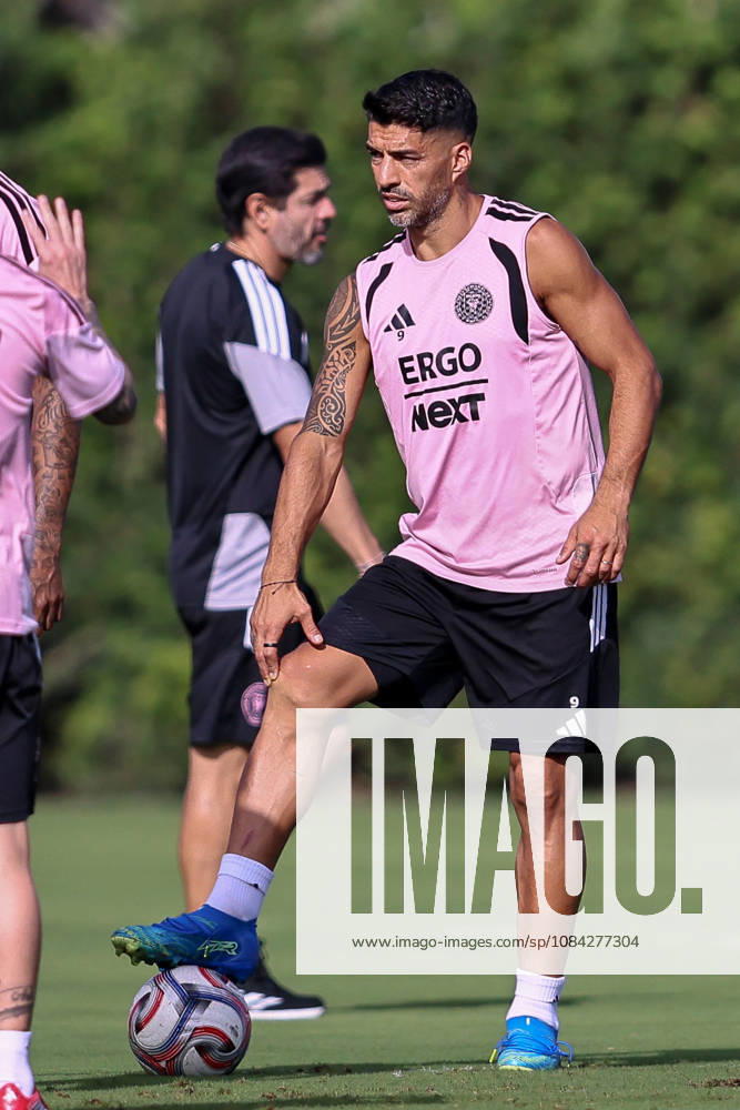 FORT LAUDERDALE, FL - OCTOBER 09: Inter Miami CF forward Luis Suarez (9) is seen during an Inter Miami Training Session at Florida Blue Training Center on October 09, 2026 in Fort Lauderdale, Florida.(Photo by Chris Arjoon Icon Sportswire). SOCCER: OCT 09 Inter Miami CF Training Icon2610090000008
