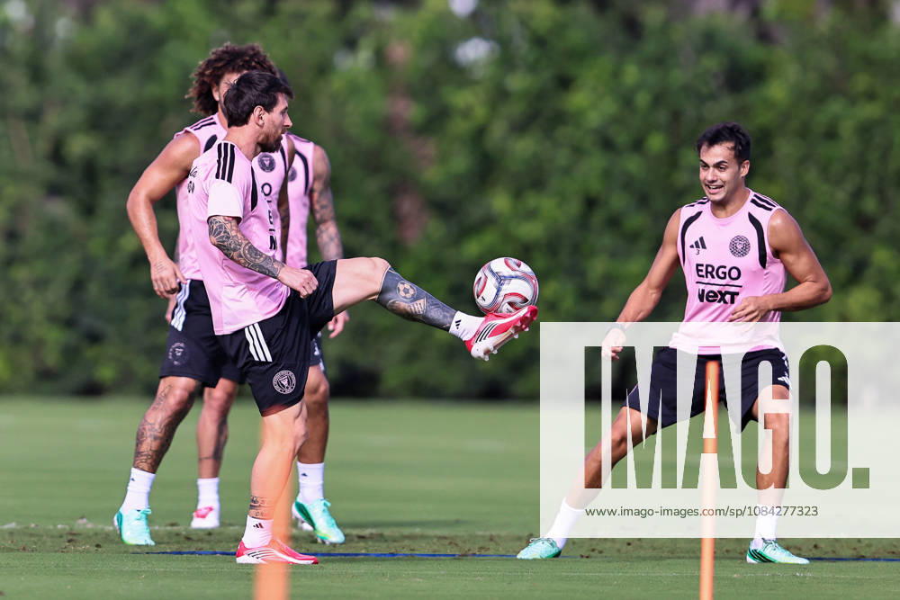 FORT LAUDERDALE, FL - OCTOBER 09: Inter Miami CF forward Lionel Messi (10) controls a ball during an Inter Miami Training Session at Florida Blue Training Center on October 09, 2026 in Fort Lauderdale, Florida.(Photo by Chris Arjoon Icon Sportswire). SOCCER: OCT 09 Inter Miami CF Training Icon2610090000021