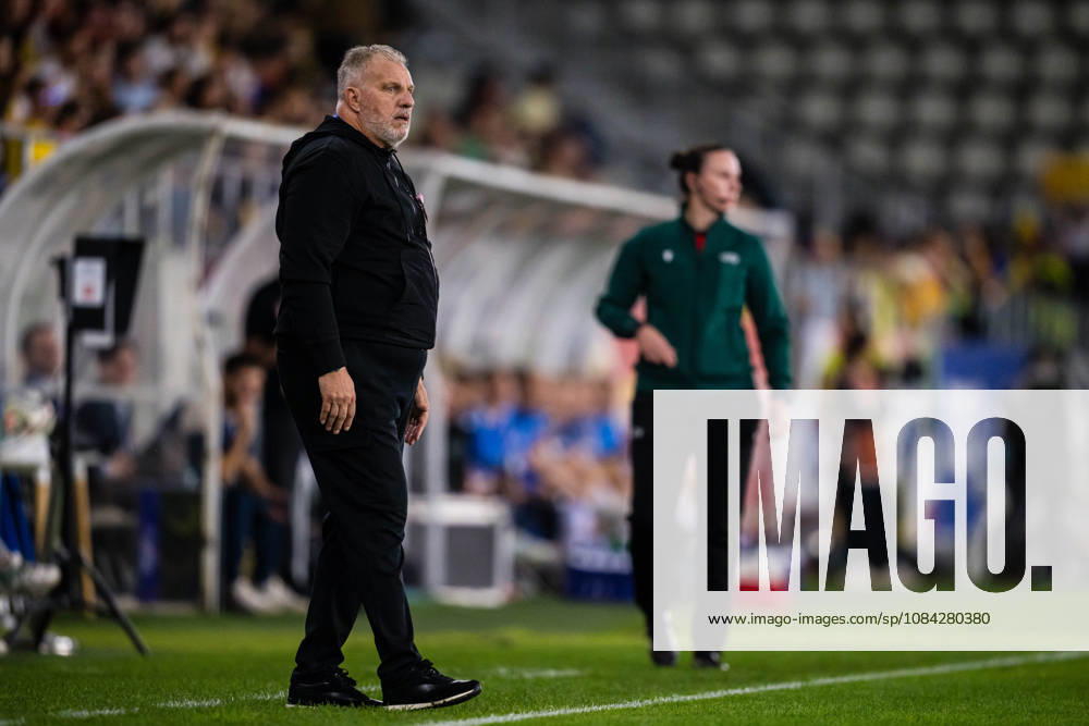 Head coach Massimo Pedrazzini of Romania during the FIFA Women’s World Cup Qualifier soccer match between Romania and Norway on October 9, 2026 in Bucharest. Photo by Marius Simensen. BILDBYRAN COP 238 bbeng women s FIFA World Cup qualifiers soccer football international match Norway Romania
