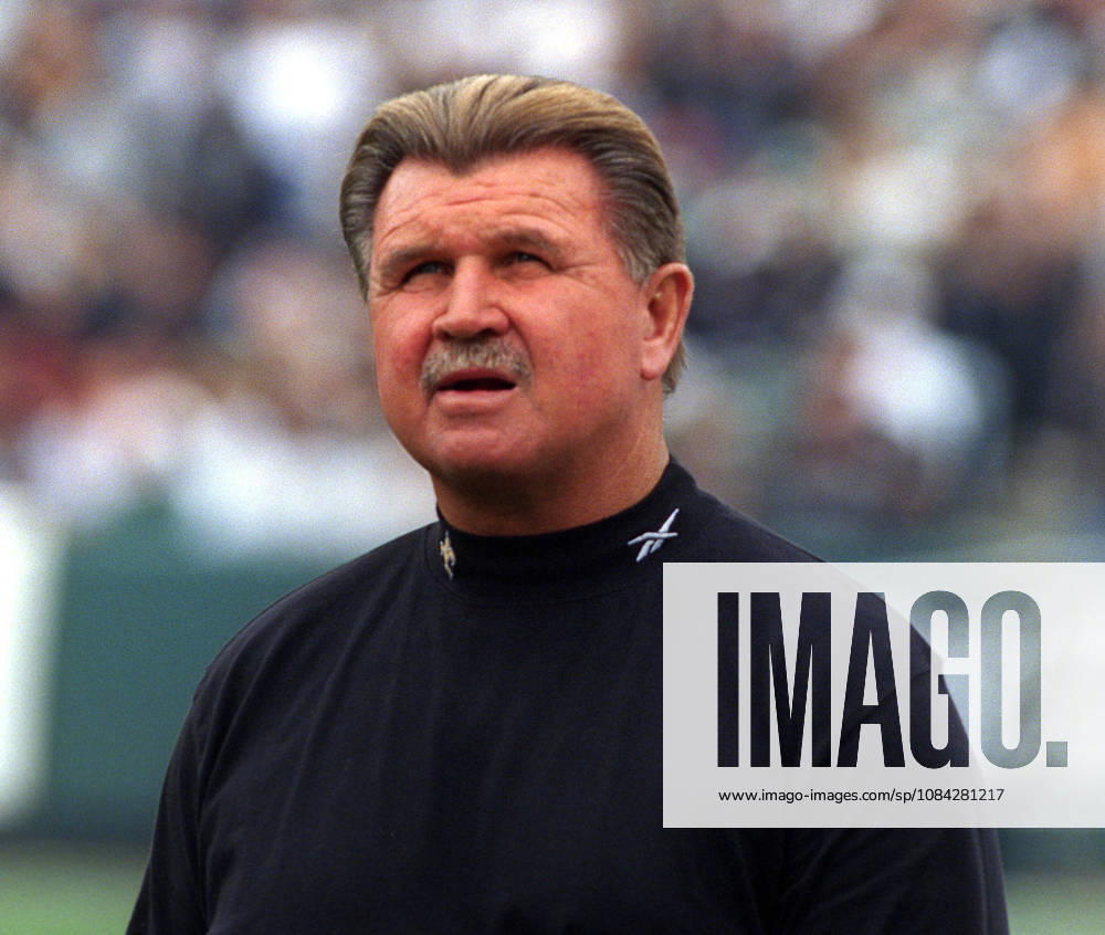 Oakland, California, U.S - Oakland Raiders vs. New Orleans Saints at Oakland Alameda County Coliseum Sunday, November 9, 1997. Saints beat Raiders 13-10. Saints head coach Mike Ditka. NFL, American Football Herren, USA 1997: Raiders 10:13 Saints - ZUMAg52_ 19971109_zap_g52_010