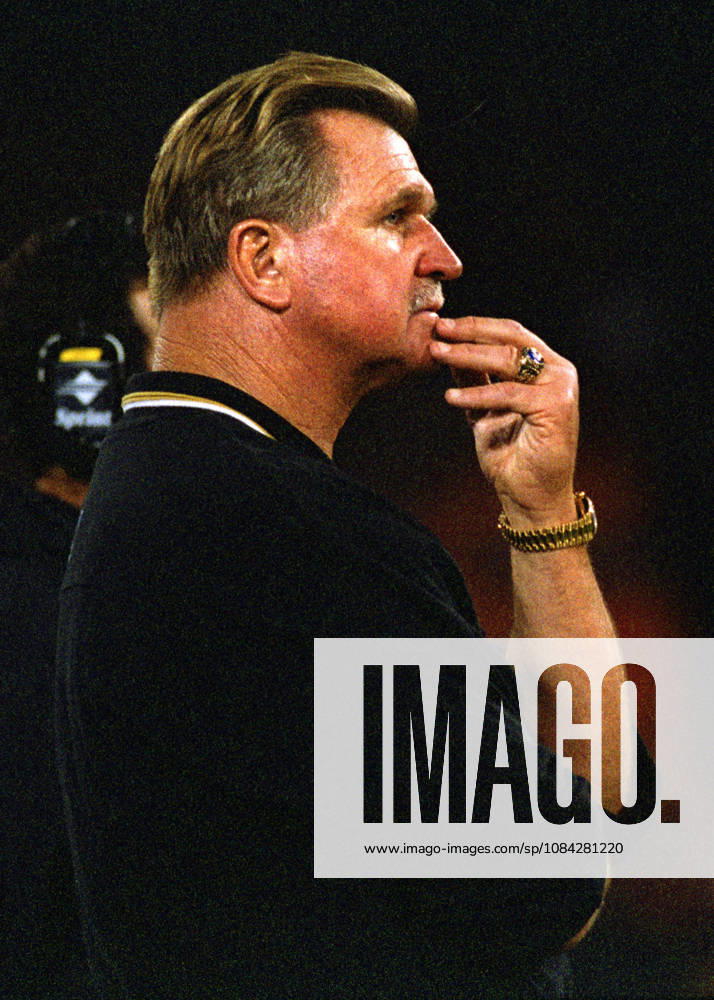 San Francisco, California, U.S - San Francisco 49ers vs. New Orleans Saints at Candlestick Park Sunday, November 22, 1998. 49ers beat Saints 31-20. Saints head coach Mike Ditka. NFL, American Football Herren, USA 1998: 49ers 31:20 Saints - ZUMAg52_ 19981122_zap_g52_006