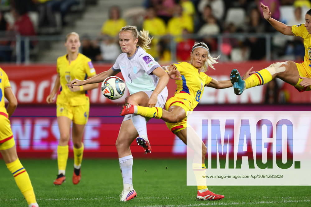 Women s World Cup Qualifier: Romania vs. Norway, Bucharest, October 9, 2026—Julie Blakstad and Olga Iordachiusi in the Women s World Cup qualifying soccer match between Romania and Norway at Stadionul Arcul de Triumf in Bucharest. Photo by Nikola Krstic, NTB. . RESTRICTED USE FOR BETTING COMPANIES.