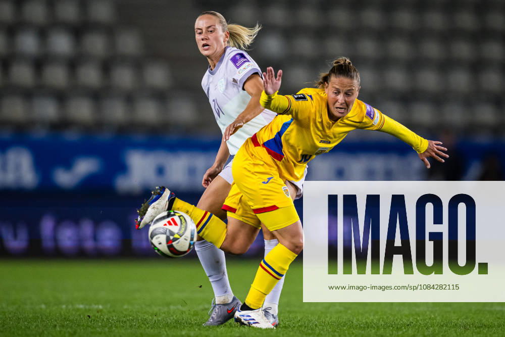 Lisa Naalsund of Norway and Mihaela Ciolacu of Romania during the FIFA Women’s World Cup Qualifier soccer match between Romania and Norway on October 9, 2026 in Bucharest. Photo by Marius Simensen. BILDBYRAN COP 238 bbeng women FIFA World Cup qualifiers soccer football international match Norway Romania