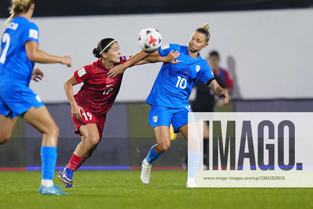 Turkiye v Slovenia - FIFA Womens World Cup 2027 European Qualifiers Play-offs Round 1: First Leg ISTANBUL, TURKEY - OCTOBER 9: Busem Seker of Turkiye in action with Dominika Conc of Slovenia during the FIFA Women s World Cup 2027 European Qualifiers Play-offs Round 1 First Leg between Turkiye and Slovenia at Pendik Stadyumu on October 9, 2026 in Istanbul, Turkey. Istanbul Pendik Stadyumu Turkey