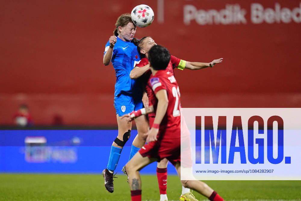 Turkiye v Slovenia - FIFA Womens World Cup 2027 European Qualifiers Play-offs Round 1: First Leg ISTANBUL, TURKEY - OCTOBER 9: Naja Mihelic of Slovenia heads the ball during the FIFA Women s World Cup 2027 European Qualifiers Play-offs Round 1 First Leg between Turkiye and Slovenia at Pendik Stadyumu on October 9, 2026 in Istanbul, Turkey. Istanbul Pendik Stadyumu Turkey