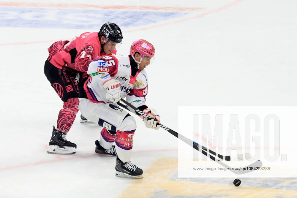 DEU, GER, Ice Hockey, Match Day, 2026–27 Season, Berlin, Eisbären Berlin vs. Grizzly Wolfsburg, Frederik Tiffels, Eisbären Berlin 95, Phil Hungerecker, Grizzly Wolfsburg 94, nordphoto GmbH, Engler, City, Über Arena, Federal State, Country