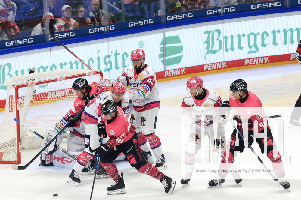 DEU, GER, Ice Hockey, Match Day, 2026–27 Season, Berlin, Eisbären Berlin vs. Grizzly Wolfsburg, Jonas Neffin (Eisbären Berlin 75), Eisbären players, Wolfsburg players, Adam Smith (Eisbären Berlin 4), Markus Vikingstad (Eisbären Berlin 37), w75, Chris Wilkie, Grizzly Wolfsburg 84, nordphoto GmbH, Engler, City, About the Arena, State, Country