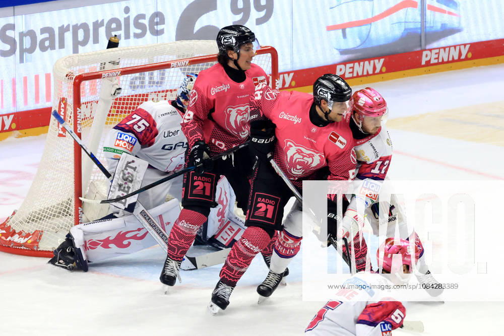 DEU, GER, Ice Hockey, Match Day, 2026–27 Season, Berlin, Eisbären Berlin vs. Grizzly Wolfsburg, Jonas Neffin (Eisbären Berlin) 75, Eric Mik (Eisbären Berlin) 12, Leo Hafenrichter (Grizzly Wolfsburg) 29, w nordphoto GmbH, Engler, City, Uber Arena, State, Country