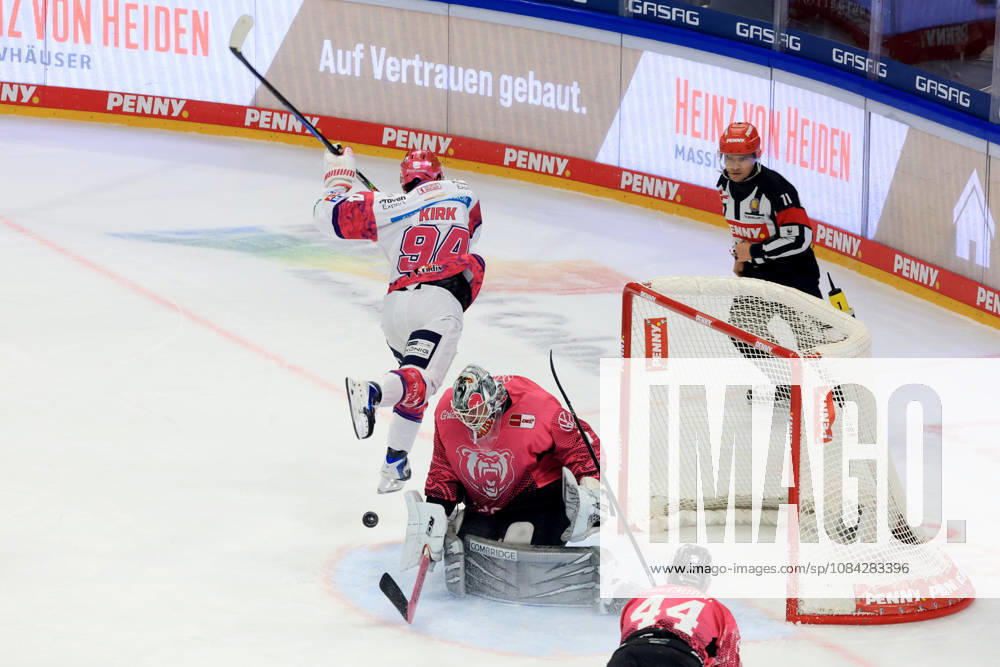 DEU, GER, Ice Hockey, Match Day, 2026–27 Season, Berlin, Eisbären Berlin vs. Grizzly Wolfsburg Liam Kirk Eisbären Berlin 94, Dustin Strahlmeier Grizzly Wolfsburg 1 nordphoto GmbH Engler City About Arena State Country