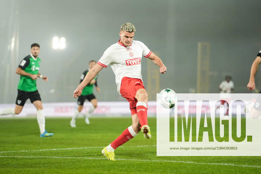 Germany 3rd Division 2026–2027, Matchday 8: SC Preussen Münster vs. Rot Weiss Essen, Friday, October 9, 2026, LVM Preußenstadion, Münster, North Rhine-Westphalia, Germany. Marek Janssen (RW Essen) has the ball at 20 and takes a shot on goal.