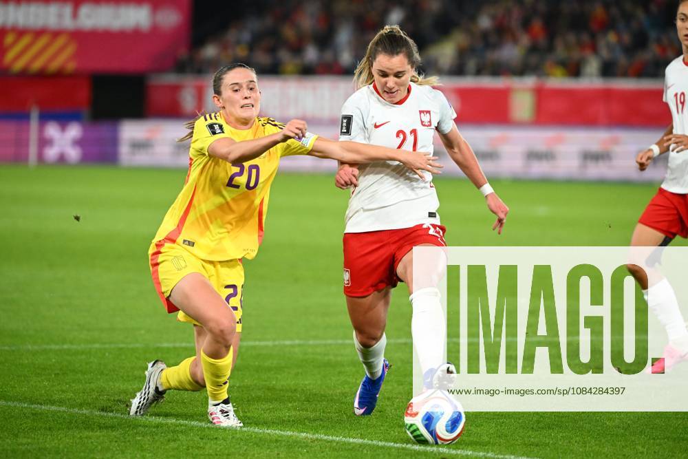 Belgium v Poland - FIFA Women s World Cup 2027 UEFA Qualifiers LEUVEN, BELGIUM - OCTOBER 09 : Detruyer Marie midfielder of Belgium, Paulina Tomasiak of Poland during the FIFA Women s World Cup 2027 UEFA European Qualifiers play-offs round 1 path 2 first leg match between Belgium and Poland on October 9, 2026 in Leuven, Belgium, 09 10 2026 Leuven Belgium
