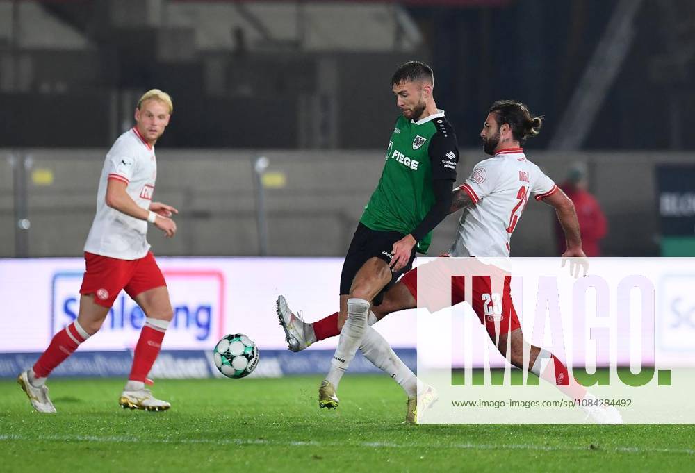Preußen Münster vs. Rot Weiss Essen ** ** **Soccer 3rd Division, Matchday 8: Preußen Münster vs. Rot-Weiss Essen on October 9, 2026, at the LVM Preußenstadion in Münster. Felix Higl (Preußen Münster, left); Jose Enrique Rios Alonso (Rot-Weiss Essen, right); Münster, North Rhine-Westphalia, Germany. Copyright ThorstenxTillmann