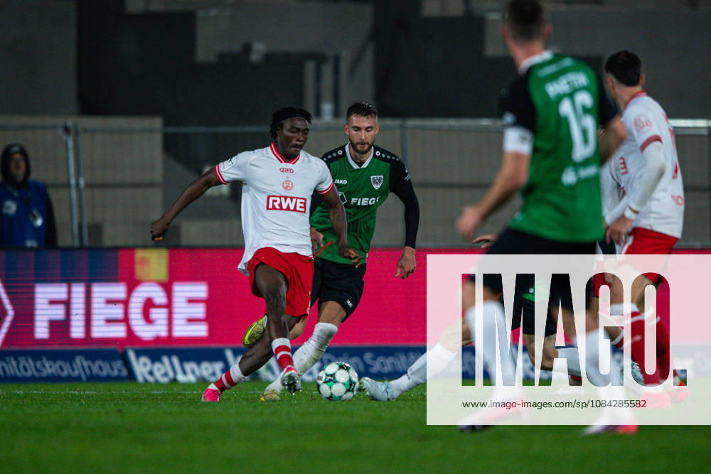 3rd Division, Matchday 8, SC Preußen Münster vs. Rot Weiss Essen at the LVM Preußenstadion. Dickson Abiama, Essen, in action. IMPORTANT NOTICE: In accordance with DFB and DFL regulations, it is prohibited to use or allow the use of photographs taken in the stadium and or during the game in the form of sequential images and or video-like photo series