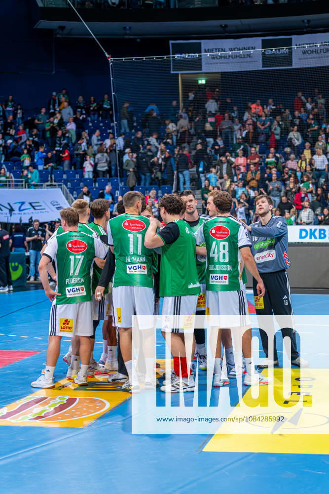 V l , TSV Hannover Burgdorf (green) vs. SG Flensburg Handewitt (blue) on Matchday 8 of the 2026–2027 season in the Opel Handball Bundesliga, October 9, 2026, ZAG Arena Hannover, GER,