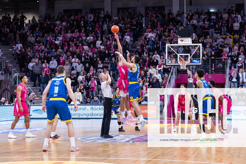 EasyCredit Basketball Bundesliga, Telekom Baskets Bonn vs. Science City Jena, October 9, 2026. Tip-off for the easyCredit Basketball Bundesliga game between Telekom Baskets Bonn and Science City Jena on October 9, 2026, at the Telekom Dome in Bonn