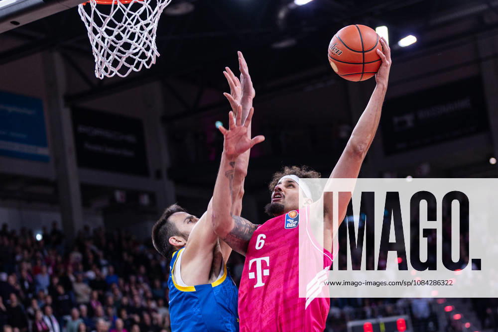 EasyCredit Basketball Bundesliga, Telekom Baskets Bonn vs. Science City Jena, October 9, 2026; Michael Kessens (Telekom Baskets Bonn) 6 and Alex Herrera (Science City Jena) 41; easyCredit Basketball Bundesliga, Telekom Baskets Bonn vs. Science City Jena, October 9, 2026, Telekom Dome Bonn