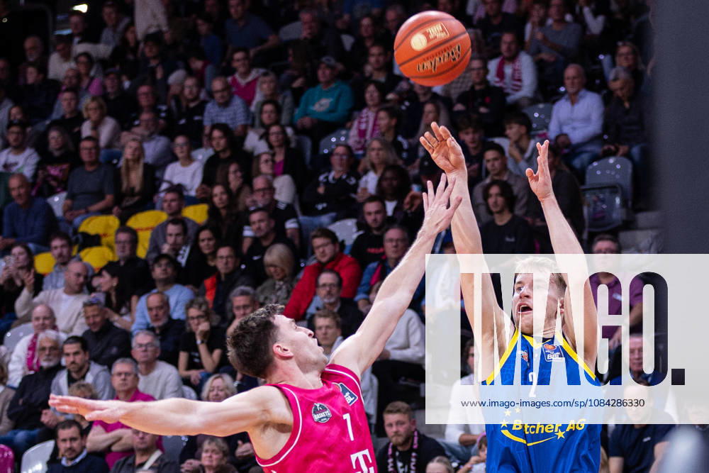 EasyCredit Basketball Bundesliga, Telekom Baskets Bonn vs. Science City Jena, October 9, 2026 Raphael Falkenthal (Science City Jena) 2 vs. Grayson Murphy (Telekom Baskets Bonn) 7 easyCredit Basketball Bundesliga, Telekom Baskets Bonn vs. Science City Jena, October 9, 2026, Telekom Dome Bonn